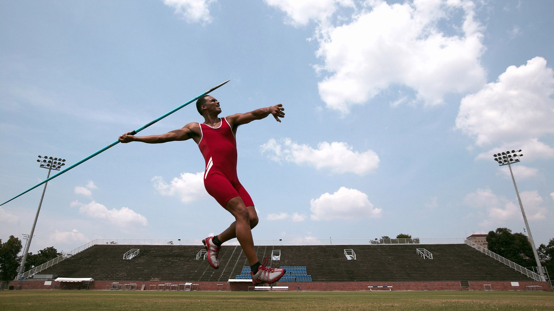 乔治攻防均衡快船战术执行到位,快船乔治伤病