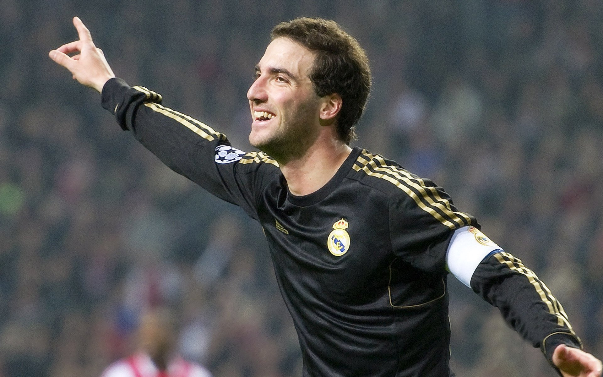 樊振东英超首秀，是否开启体育跨界交流新篇章？，樊振东反超